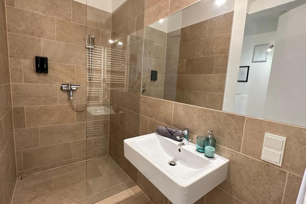 C'Est La Vie A Paris Apartment Виена Екстериор снимка