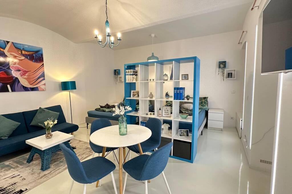 C'Est La Vie A Paris Apartment Виена Екстериор снимка